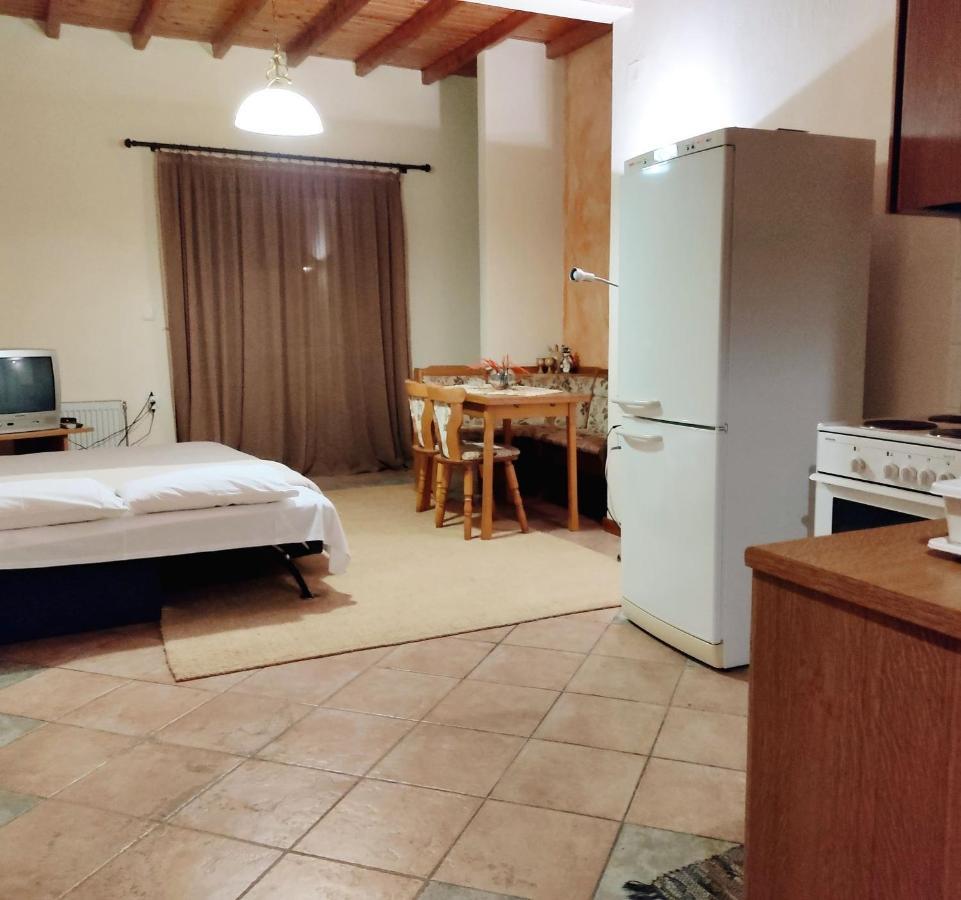 Klio Guesthouse Портарія Екстер'єр фото